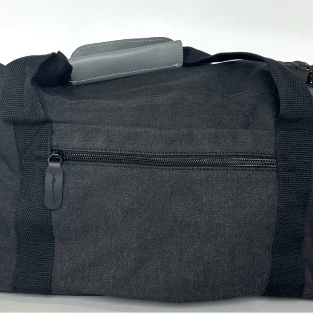 New Bella Russo 18” canvas travel duffel - Picture 2 of 2